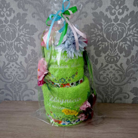 tort z ręczników na prezent limonkowy ręcznik motyw folk